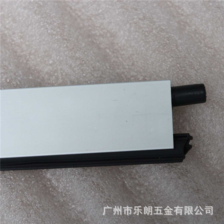 95视频在线观看网站95视频网RDA-31 门底防尘器